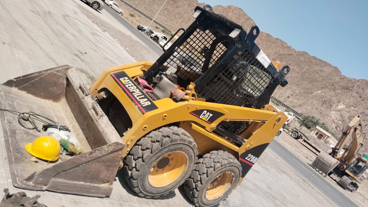 CAT 226B skid steer loader with bucket attachment
